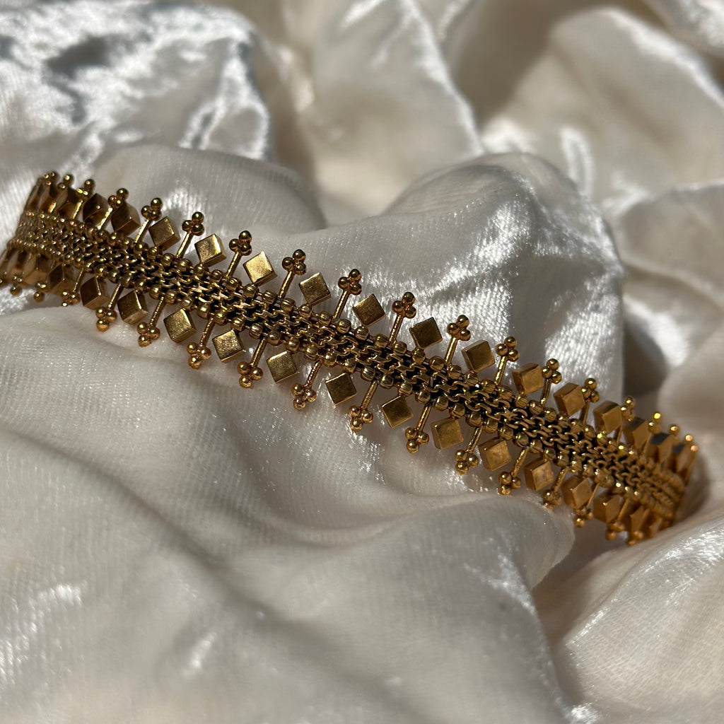 Golden lattice Choker